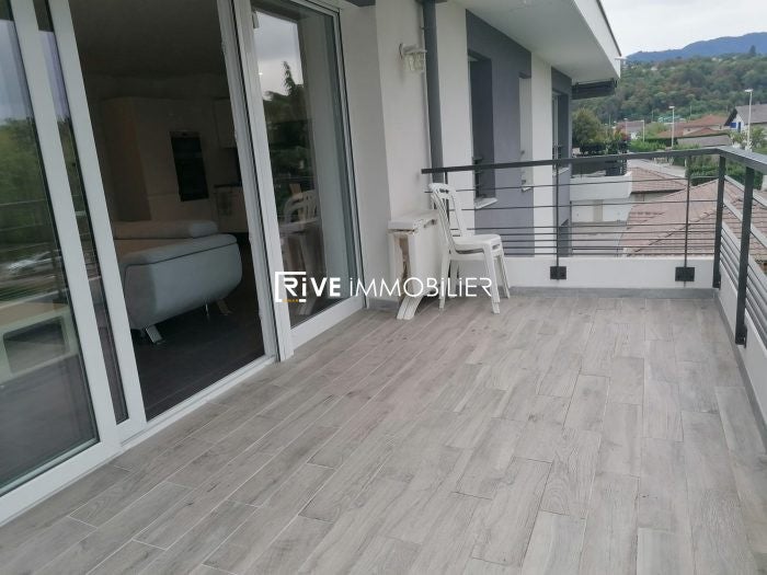 Flat Rue Des Genevrilles in Publier