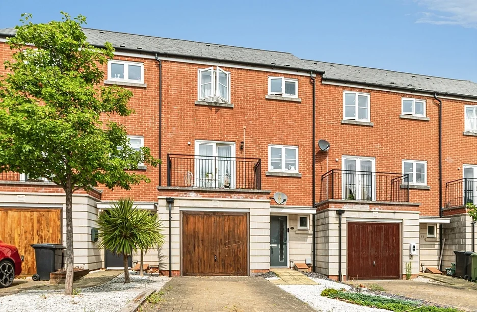 House Peggs Way in Rooksdown