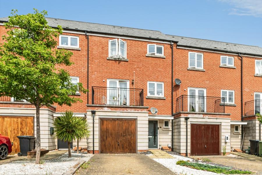 House Peggs Way in Rooksdown