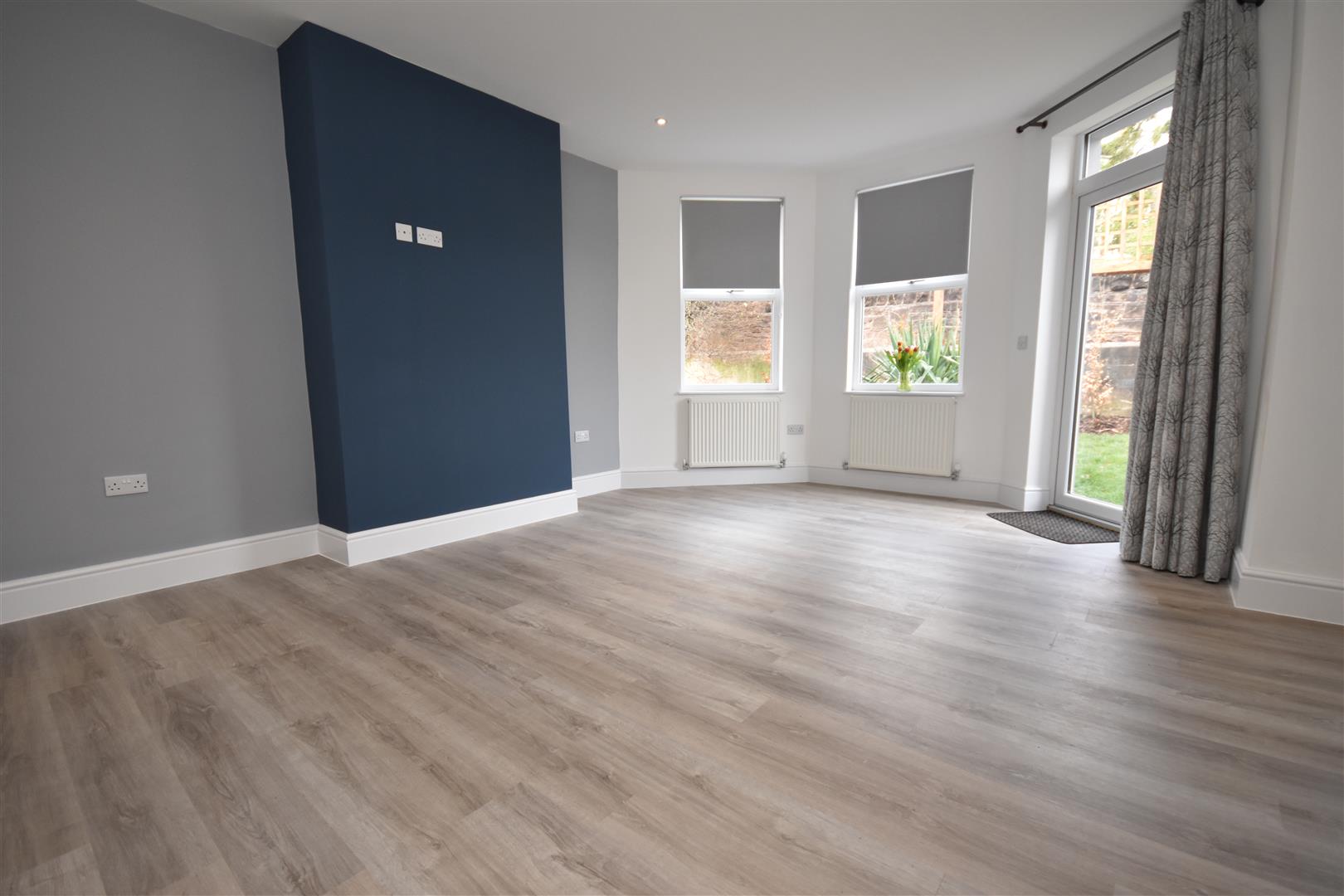 Flat Daryl Road in Heswall