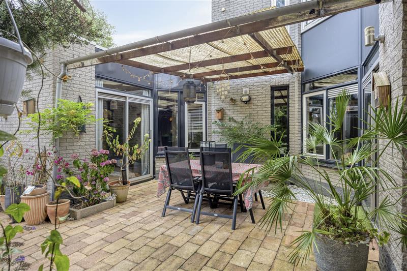 Tussenwoning te koop: Breedenborgstraat 3, Almere