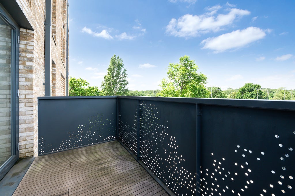 Flat Beatrice Place in Greater London