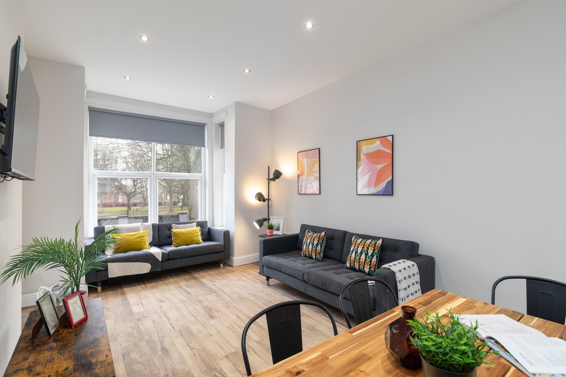 Room Blenheim Square in Leeds