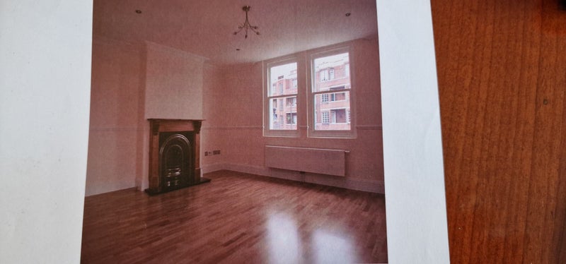 Flat Cresswell Park in Greater London