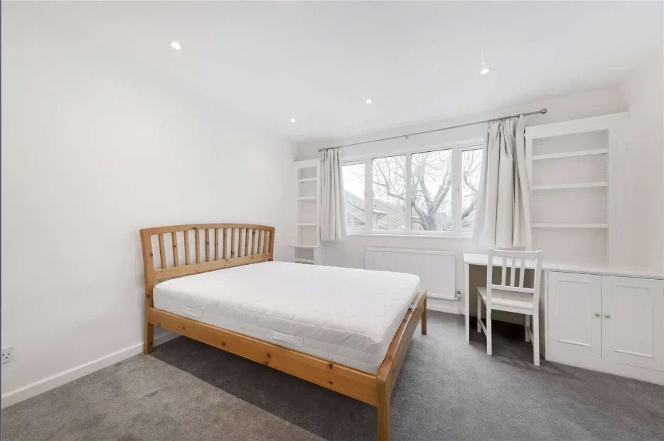 House Millshott Close in Greater London