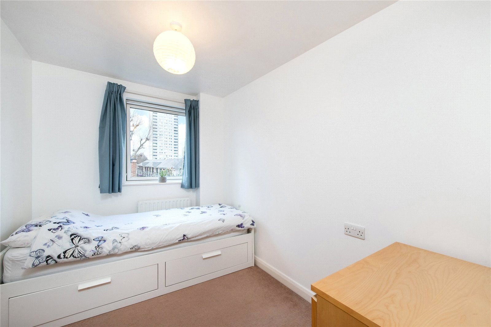Flat Cassilis Road in Greater London