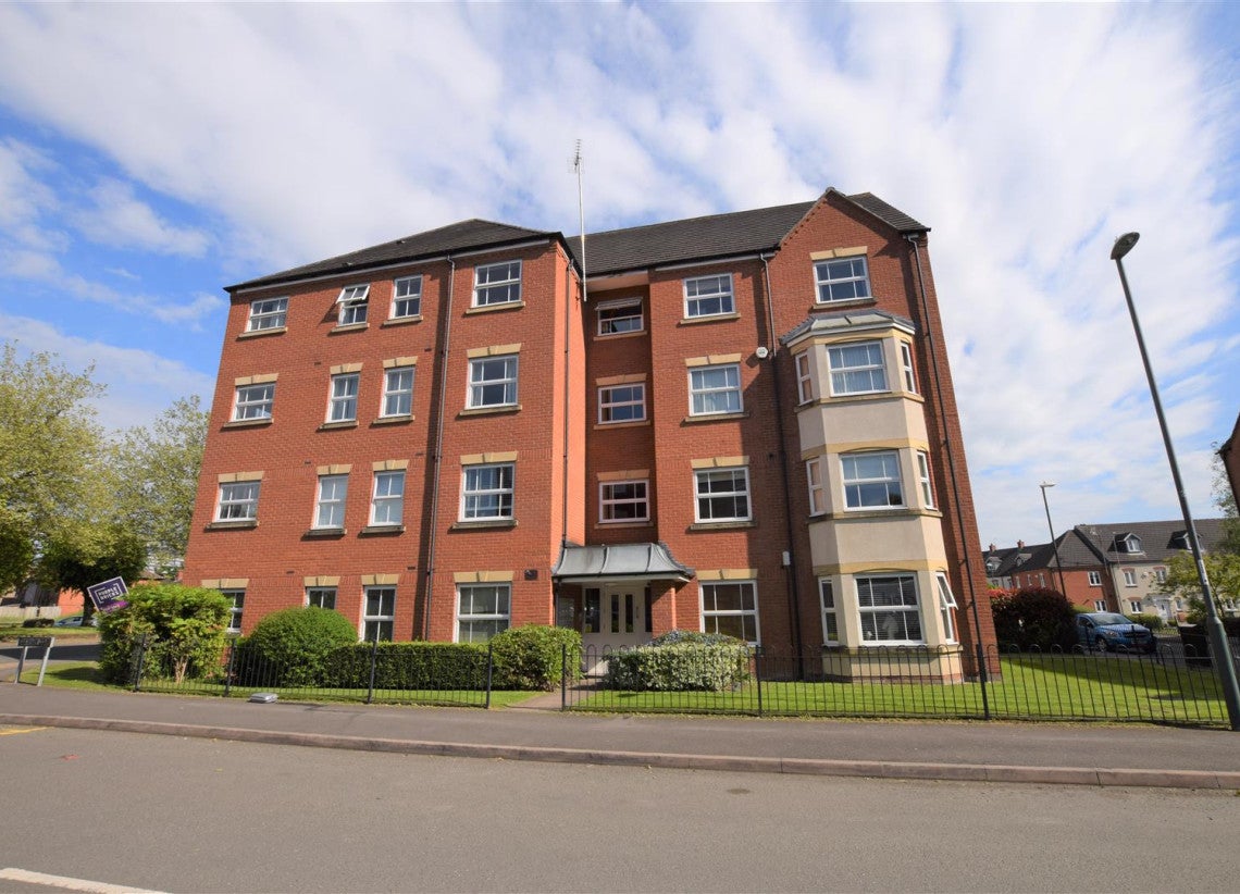 Flat Duckham Court in Coventry