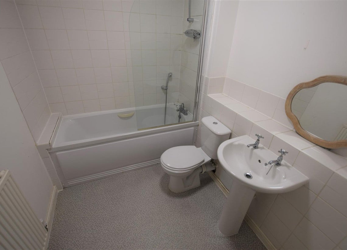 Flat Duckham Court in Coventry