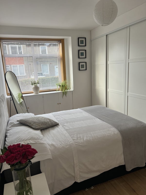 Flat Crewe Grove in City of Edinburgh
