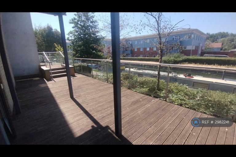 Flat Chantry Close in Greater London