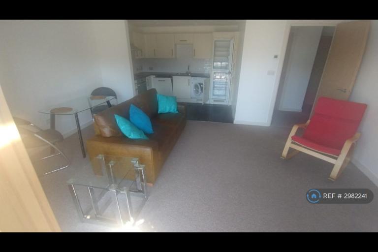 Flat Chantry Close in Greater London
