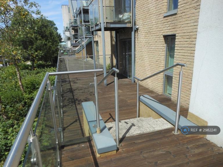 Flat Chantry Close in Greater London
