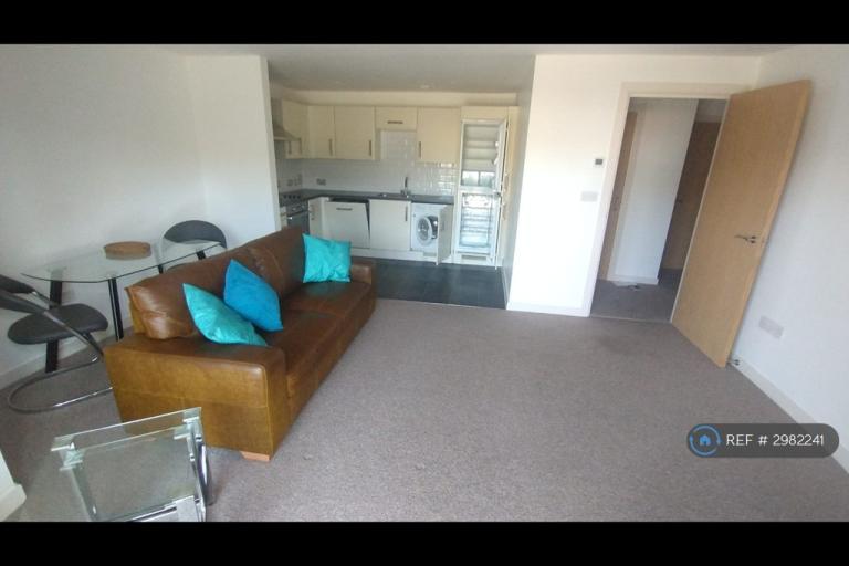Flat Chantry Close in Greater London