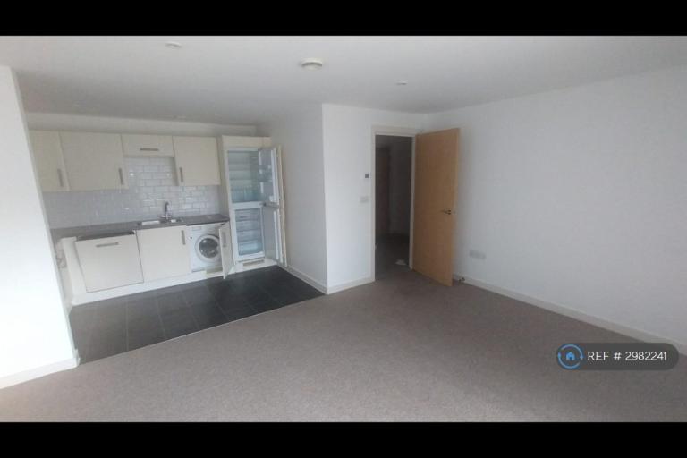 Flat Chantry Close in Greater London