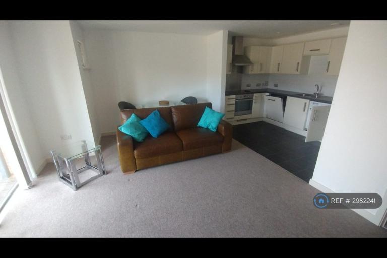 Flat Chantry Close in Greater London