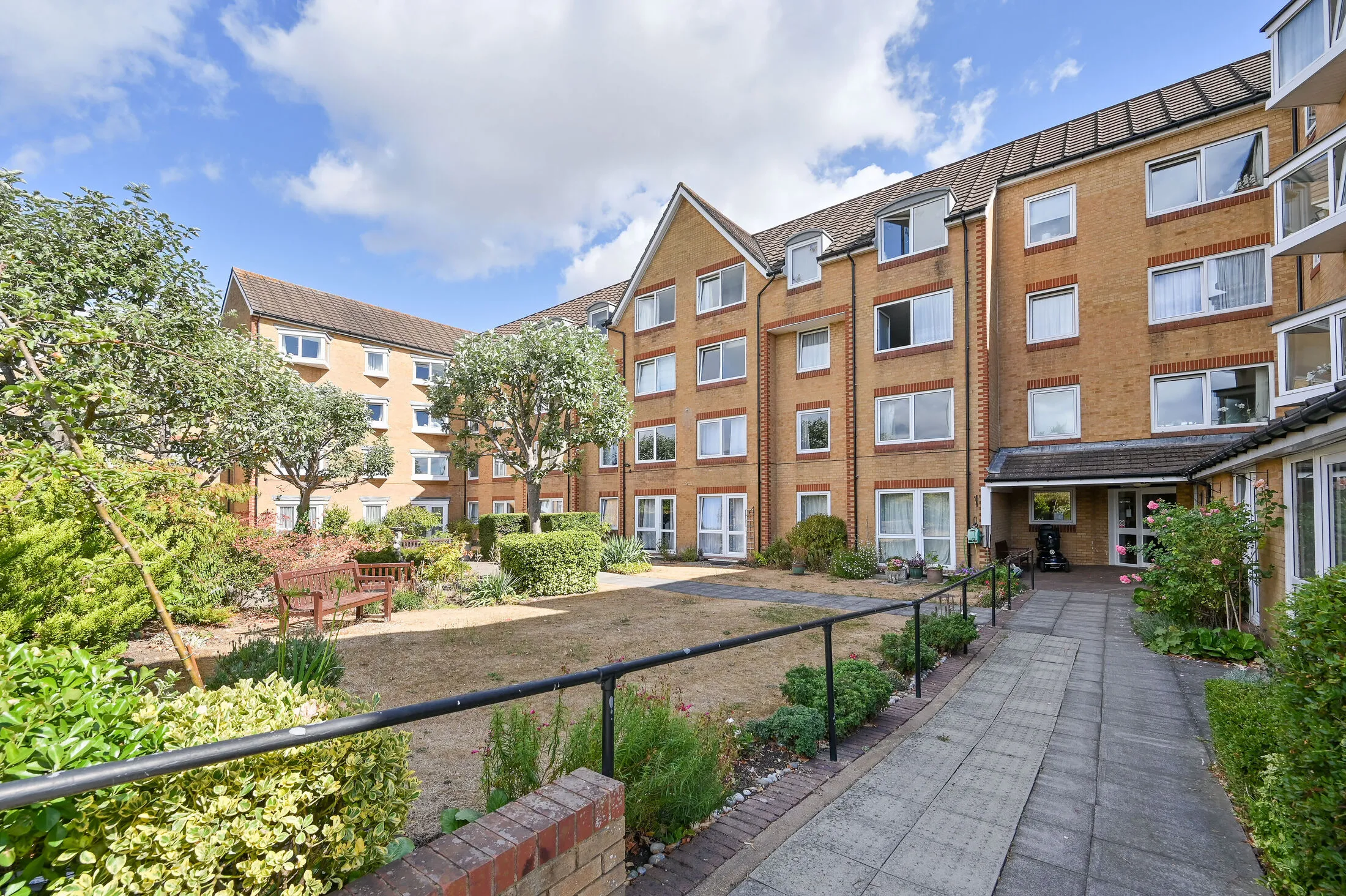 Flat Cassio Road in Watford
