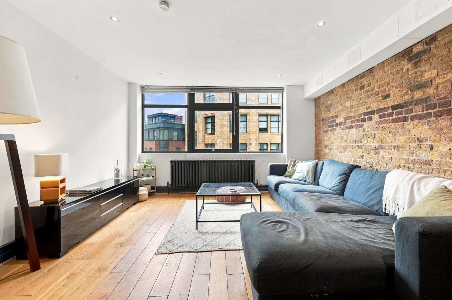Flat Commercial Street in Greater London