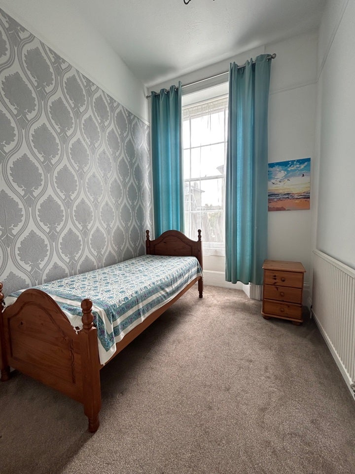 Flat Ashgrove Road in Bristol