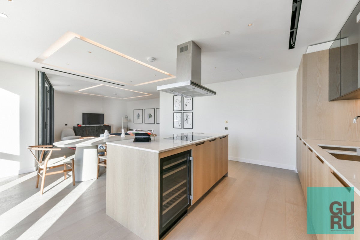 Flat Nine Elms Lane in Greater London