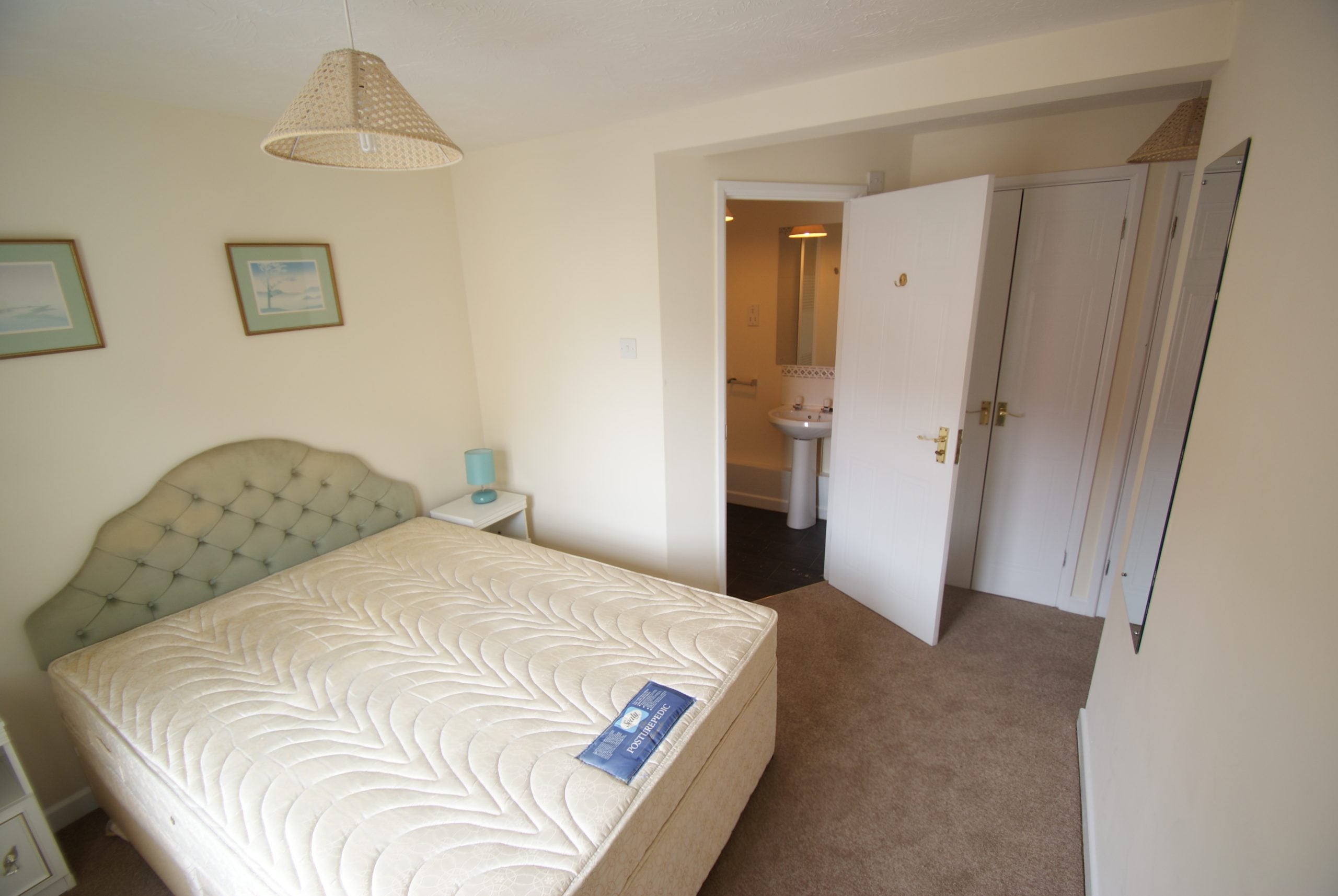 Flat Pooles Wharf Court in Bristol