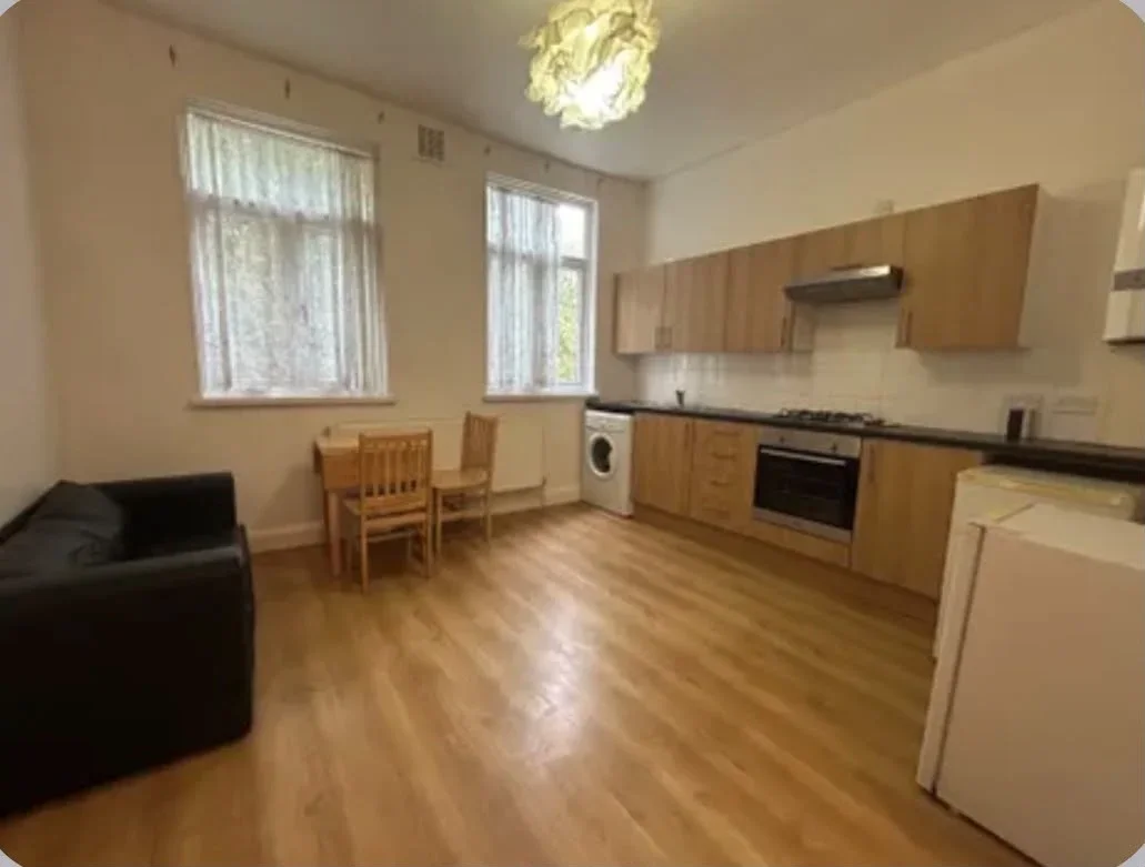 Flat Cornwallis Road in Greater London