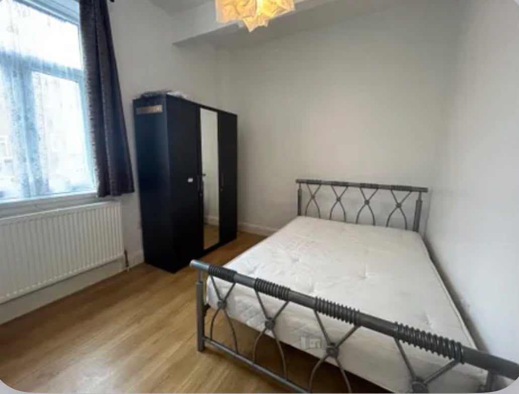 Flat Cornwallis Road in Greater London