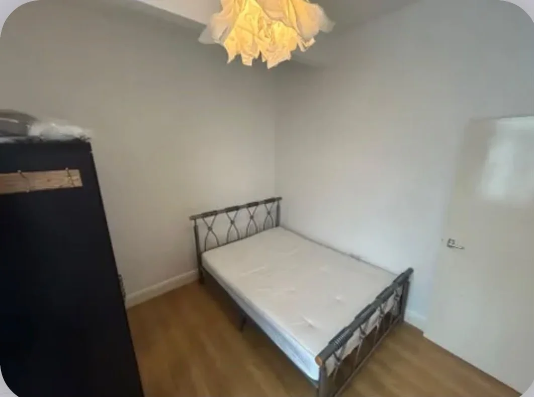 Flat Cornwallis Road in Greater London