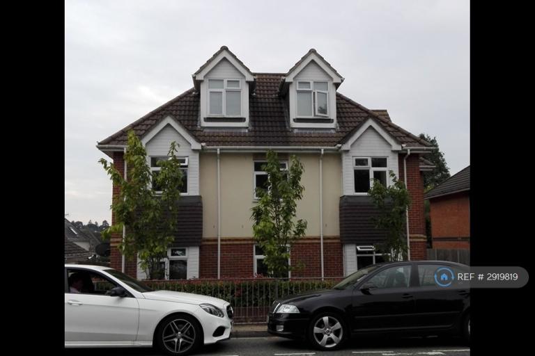 Flat Wimborne Road East in Ferndown