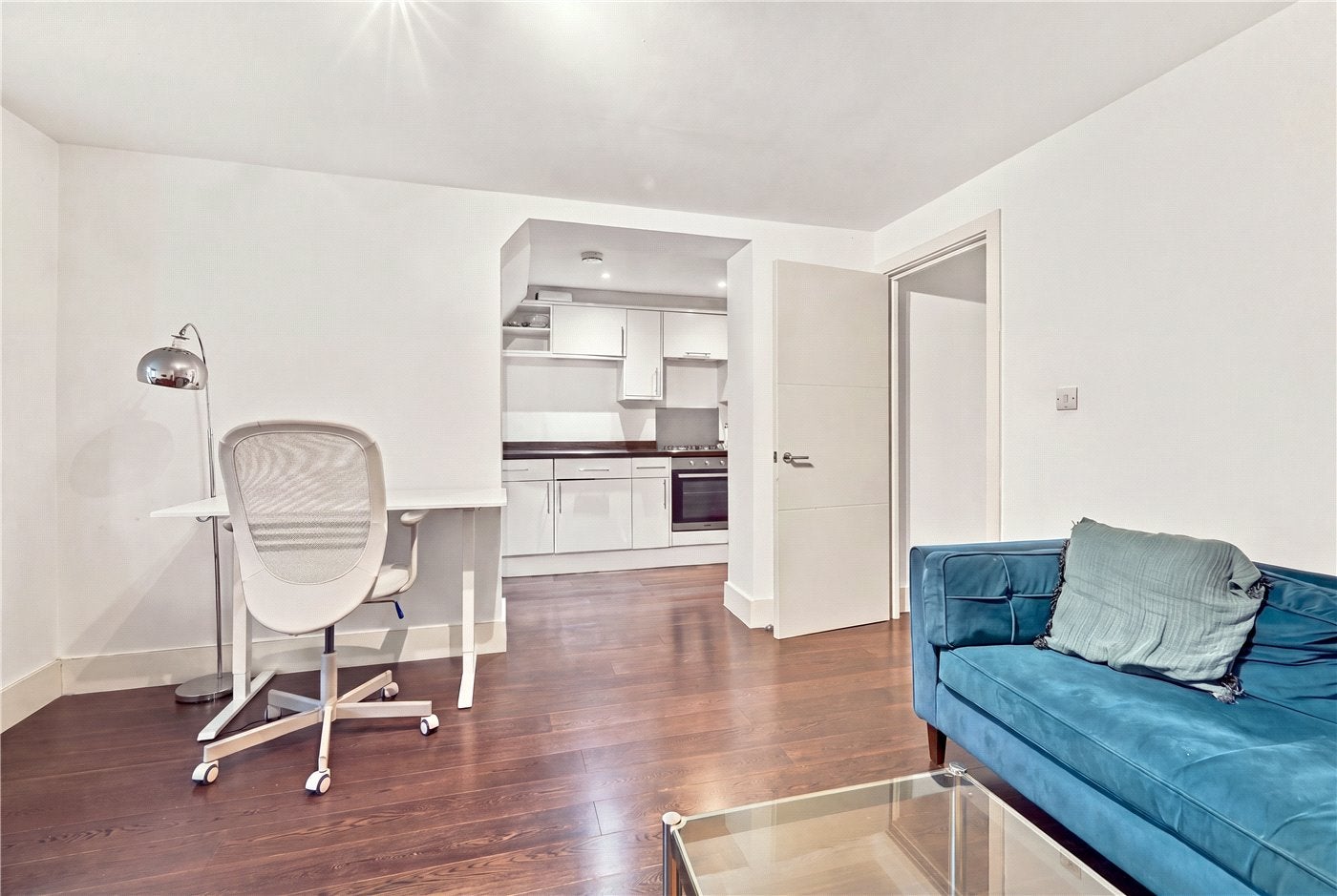 Flat Lordship Park in Greater London
