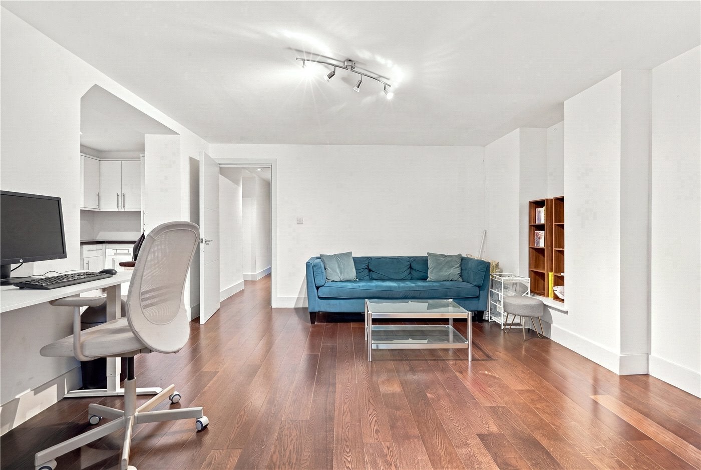 Flat Lordship Park in Greater London