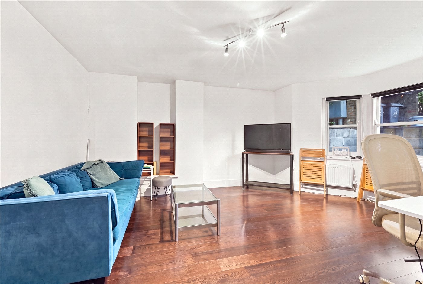 Flat Lordship Park in Greater London