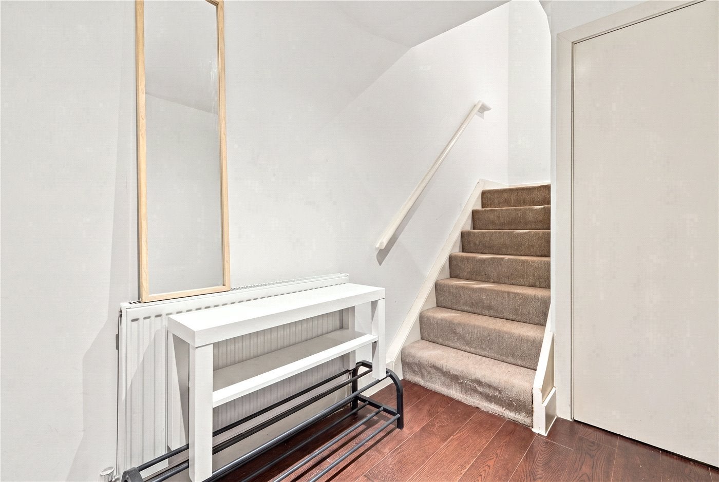 Flat Lordship Park in Greater London