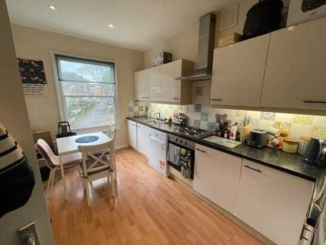 Flat Warrender Road in Greater London