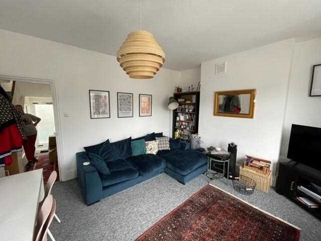 Flat Warrender Road in Greater London