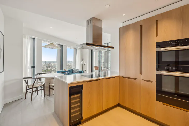 Flat Carnation Way in Greater London