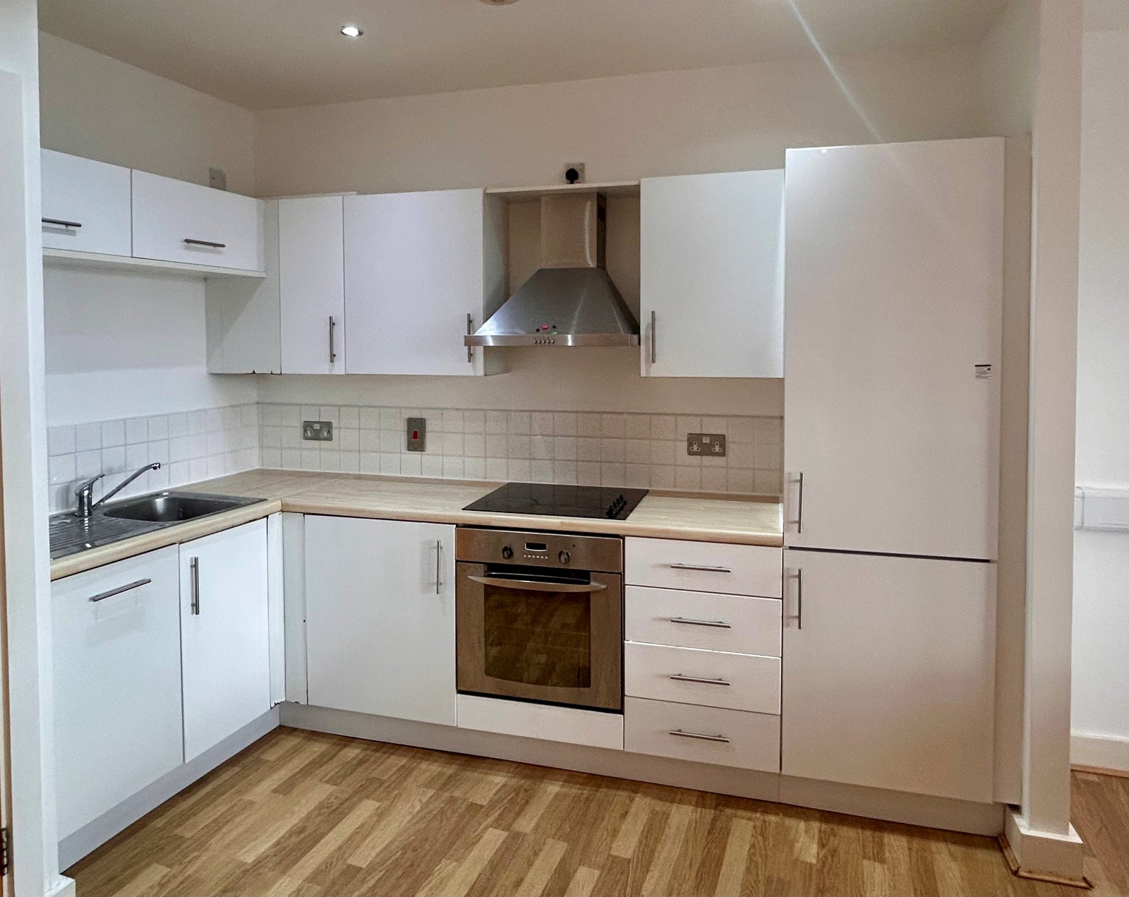 Flat Worcester Place in Swansea