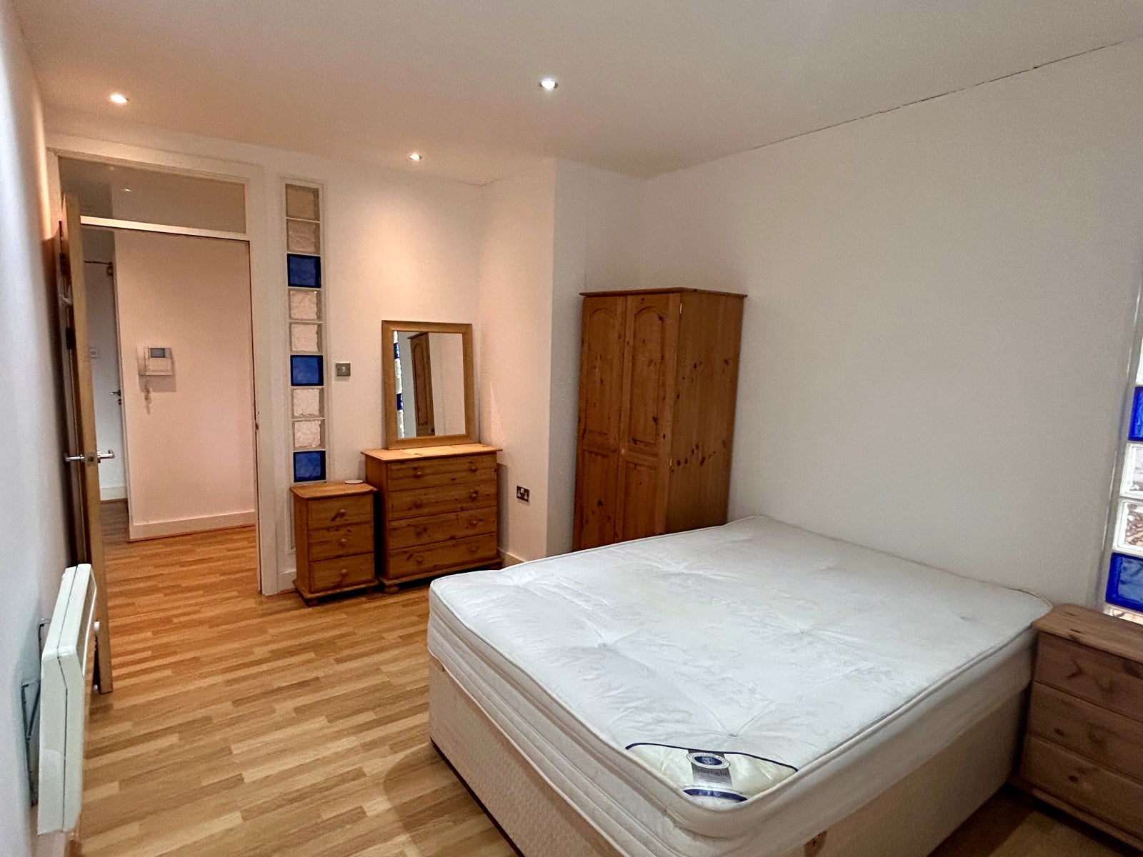 Flat Worcester Place in Swansea