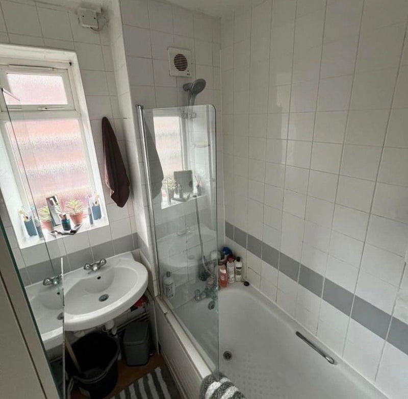 Room Retreat Place in Greater London
