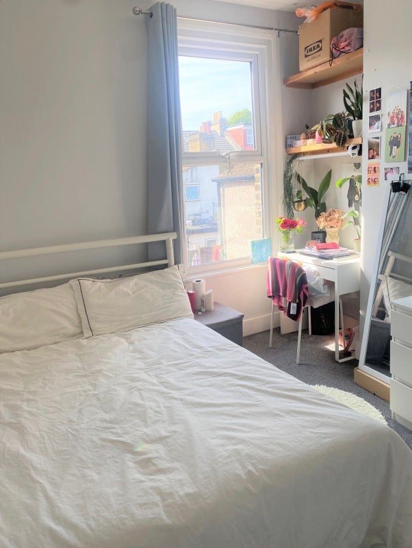 Room Evesham Road in Greater London