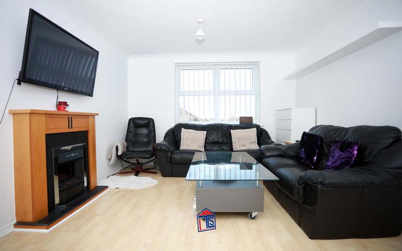 Flat Pickford Drive in Wexham