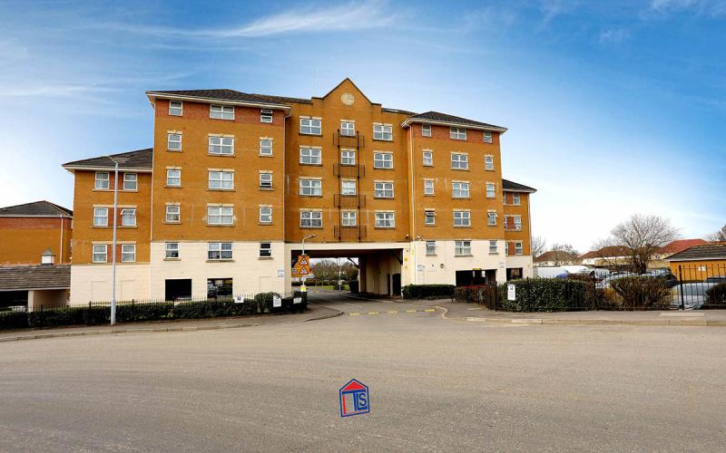 Flat Pickford Drive in Wexham