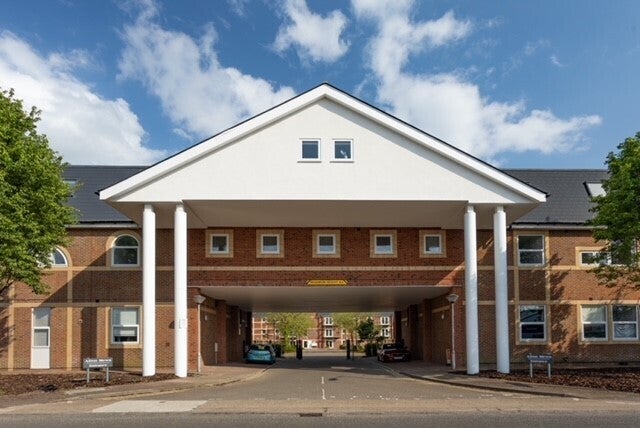 Flat Gatehouse Way in Aylesbury