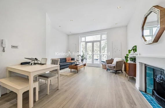 Flat Belsize Park Gardens in Greater London