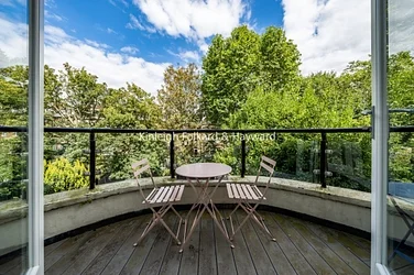 Flat Belsize Park Gardens in Greater London