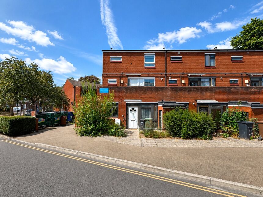 Flat Stoneycroft Close in Greater London