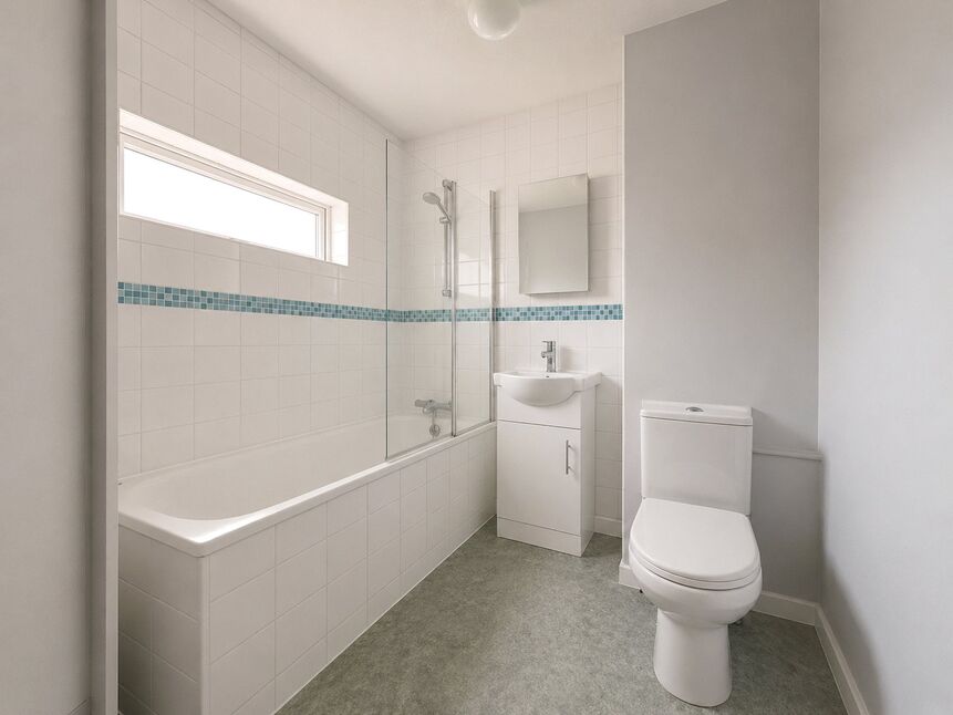 Flat Stoneycroft Close in Greater London