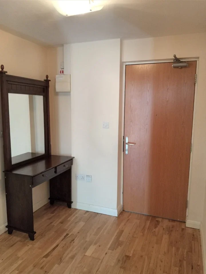 Flat Windsor Close in Greater London