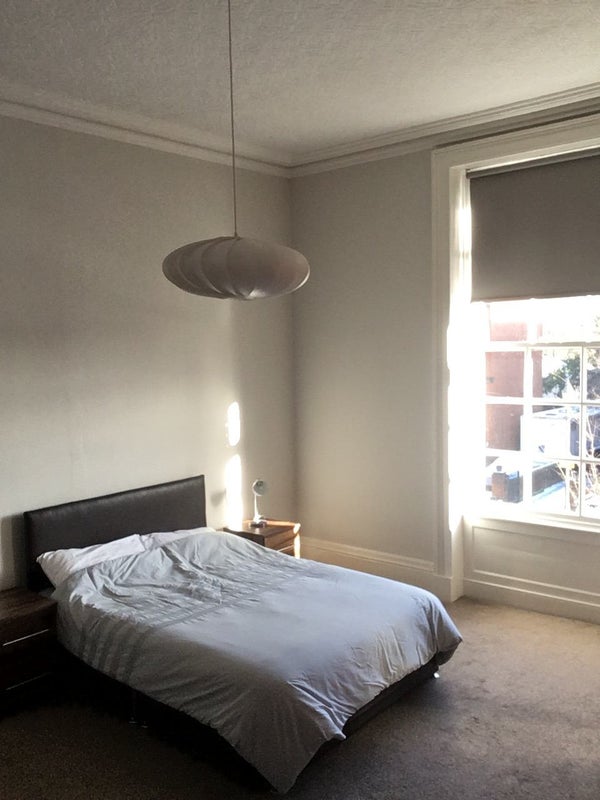 Room Christchurch Avenue in Salford