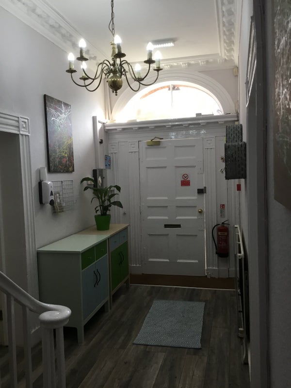 Room Christchurch Avenue in Salford