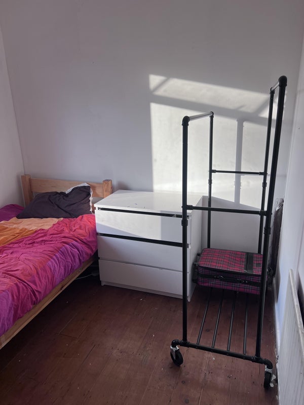 Room Bellwood Road in Greater London